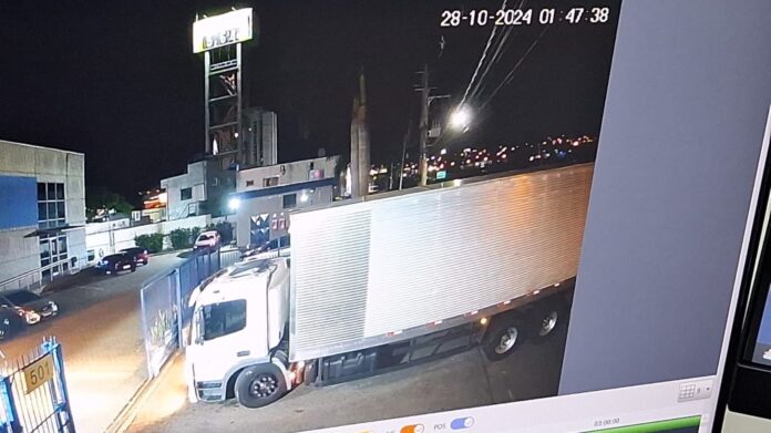 WhatsApp Image 2024-10-28 at 08.54.42 Quadrilha rende funcionários e rouba peças de moto: R$ 310 mil de prejuízo