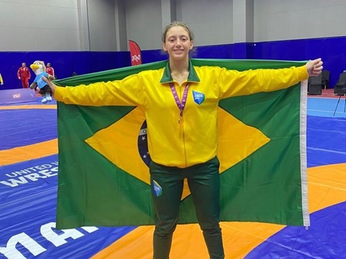 Lutadora de São José dos Campos conquista medalha na Olimpíada Mundial Escolar Lutadora de São José dos Campos conquista medalha na Olimpíada Mundial Escolar