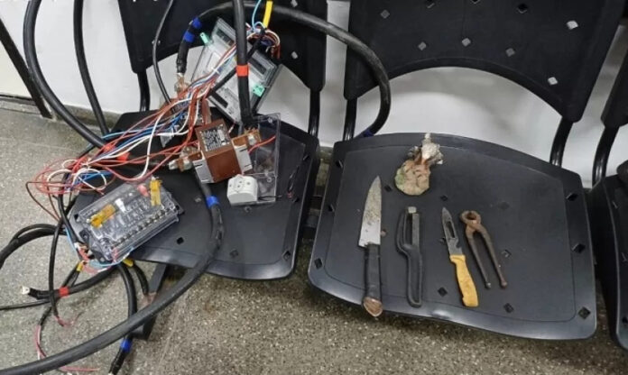 Polícia Municipal prende dupla por furto de fiação em almoxarifado da prefeitura em São Sebastião Polícia Municipal prende dupla por furto de fiação em almoxarifado da prefeitura em São Sebastião