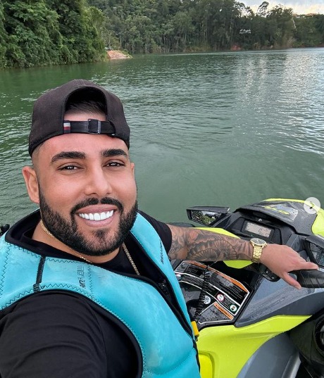 Influenciador morre em São José e família cita negligência médica