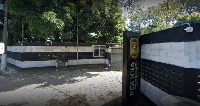 A polícia da cidade de Vírginia, interior de Minas Gerais, prendeu nesta terça-feira (16) o homem suspeito de ter assassinado Márcia Regina, mulher de 50 anos e que morava em Pindamonhangaba. Ela foi encontrada morta no dia 18 de março, em um rio no bairro Pedrinhana, na cidade de Guaratinguetá.