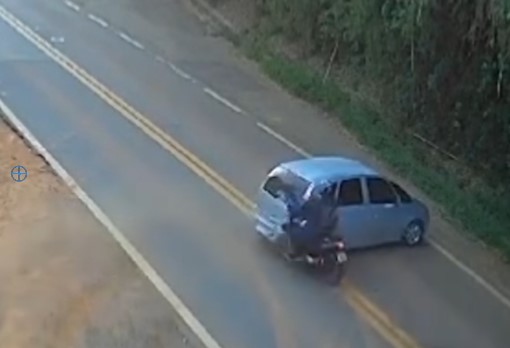 Homem quebra as duas pernas e o punho em acidente grave; veja o vídeo Homem quebra as duas pernas e o punho em acidente grave; veja o vídeo