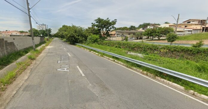 Corpo de mulher carbonizado é encontrado em terreno baldio em Taubaté; polícia suspeita de violência sexual