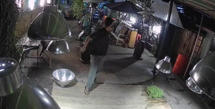 VÍDEO: Dupla invade bar, danifica espaço e causa prejuízo de R$ 3 mil a empresário de São José