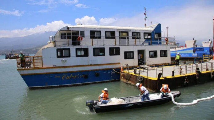 Governo entrega flutuantes reformados para travessia entre Ilhabela e São Sebastião