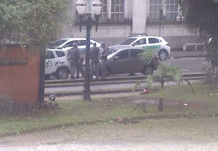 Com o apoio das câmeras da Prefeitura, Polícia Militar detém menores por tentativa de furto no Centro de Santos (2)