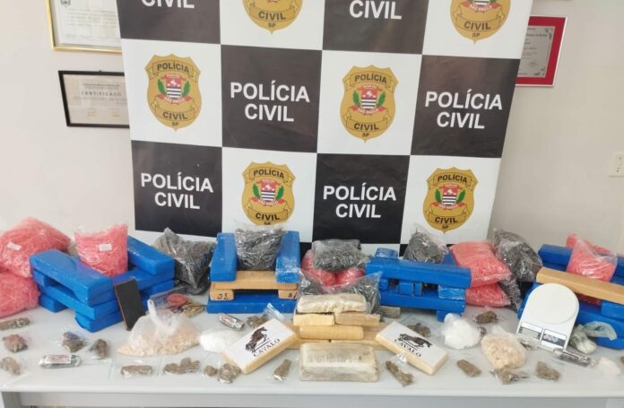 Polícia apreende mais de 40 kg de drogas em pousada de Campos do Jordão Polícia apreende mais de 40 kg de drogas em pousada de Campos do Jordão