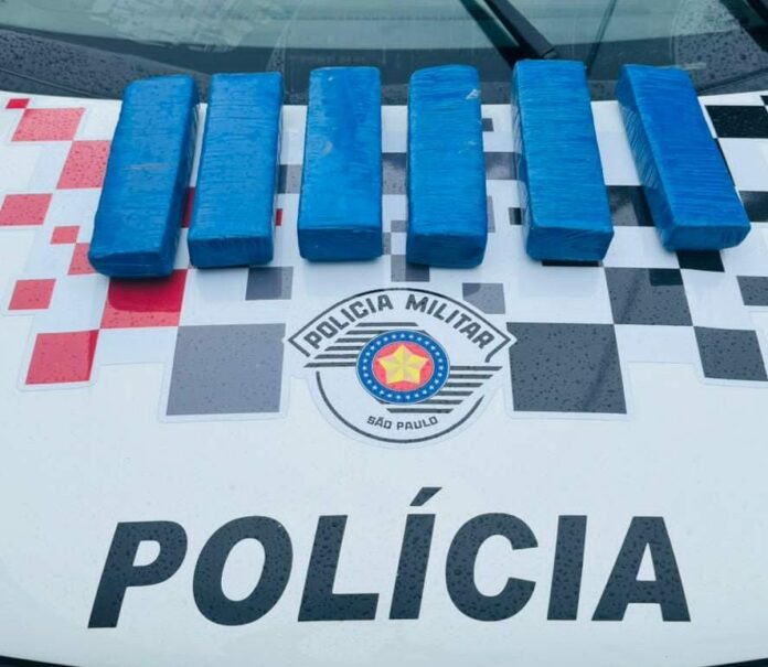 Polícia Militar apreende quase 6 quilos de maconha em Ubatuba Polícia Militar apreende quase 6 quilos de maconha em Ubatuba