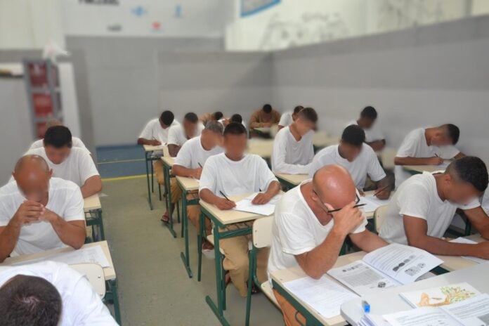 Detentos da P1 de Potim revelam suas expectativas para o 'Enem dos presos'; mais de mil farão a prova na região Detentos da P1 de Potim revelam suas expectativas para o 'Enem dos presos'; mais de mil farão a prova na região