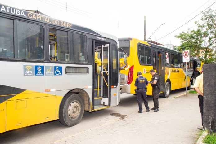 Uma operação da Guarda Civil Municipal (GCM) de Ubatuba resultou na apreensão de dois ônibus com irregularidades na manhã desta sexta-feira (13). Uma operação da Guarda Civil Municipal (GCM) de Ubatuba resultou na apreensão de dois ônibus com irregularidades na manhã desta sexta-feira (13).