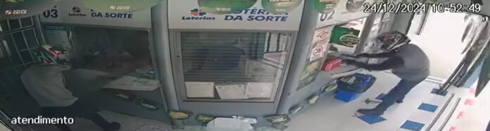 Criminosos assaltam lotérica em São Sebastião e levam R$ 15 mil Criminosos assaltam lotérica em São Sebastião e levam R$ 15 mil