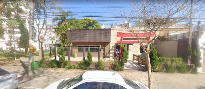 Homem é preso após furtar telefone e monitor de computador de restaurante japonês na zona oeste de São José