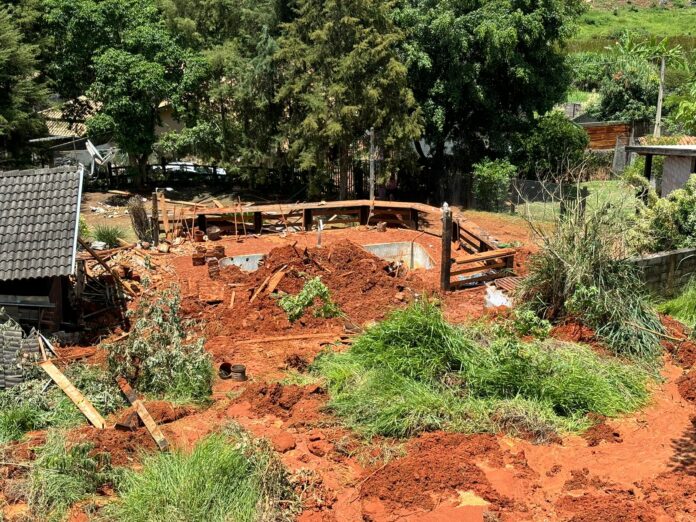 Terreno onde ocorreu desmoronamento de terra e matou três pessoas em Taubaté era irregular, diz prefeitura Terreno onde ocorreu desmoronamento de terra e matou três pessoas em Taubaté era irregular, diz prefeitura