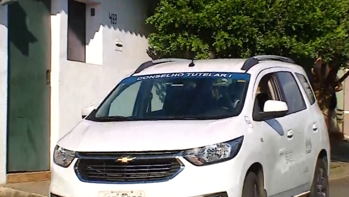 O destino dos irmãos será discutido em uma reunião com o Conselho Tutelar de Limeira nesta terça-feira. A situação, que já era preocupante, ganhou contornos ainda mais graves após o episódio, e a avó teme pela segurança de todos na casa.