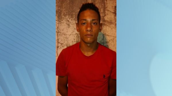 Homem morre baleado no meio da rua