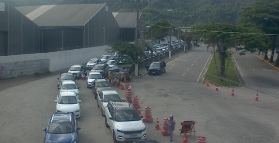 Volta do feriado: travessia de balsa entre São Sebastião e Ilhabela registra mais de 2 horas de espera