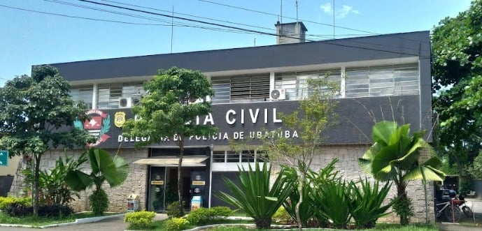 Um jovem de 23 anos foi preso na tarde desta segunda-feira (28), no bairro Perequê-Mirim, na cidade de Ubatuba. Ele tinha uma ordem de prisão preventiva por ter ateado fogo em sua esposa. Um jovem de 23 anos foi preso na tarde desta segunda-feira (28), no bairro Perequê-Mirim, na cidade de Ubatuba. Ele tinha uma ordem de prisão preventiva por ter ateado fogo em sua esposa.