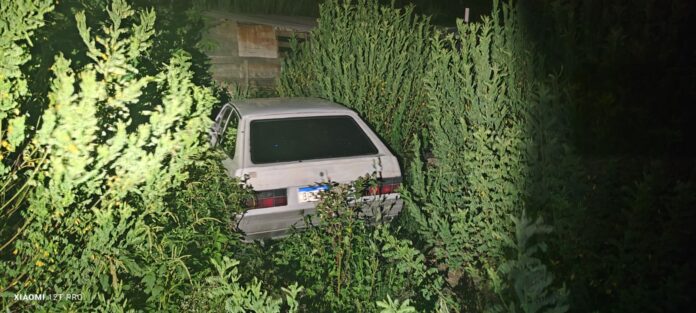 Polícia localiza e apreende carro suspeito de ter sido usado em ataque ao assentamento do MST, em Tremembé Polícia localiza e apreende carro suspeito de ter sido usado em ataque ao assentamento do MST, em Tremembé