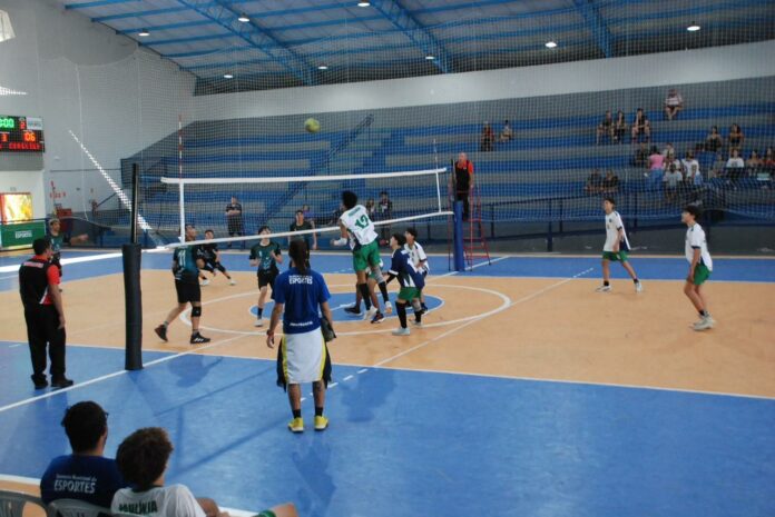 Paulínia promove treino aberto de vôlei masculino Paulínia promove treino aberto de vôlei masculino