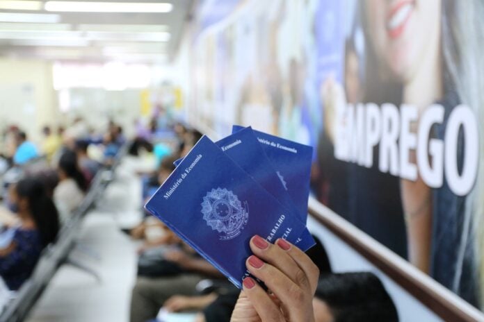 Desemprego em 2024 atinge menor nível desde 2012