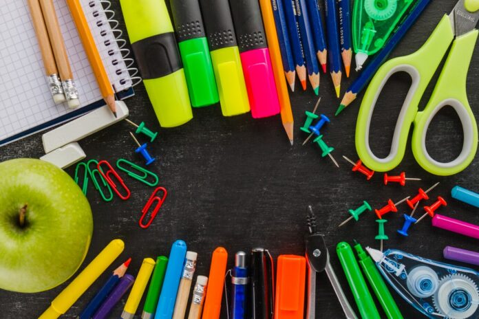 canetas-e-suprimentos-compostos_23-2147656075