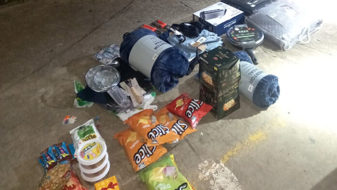 Funcionárias de loja de departamento furtam mais de R$ 2 mil em produtos Funcionárias de loja de departamento furtam mais de R$ 2 mil em produtos