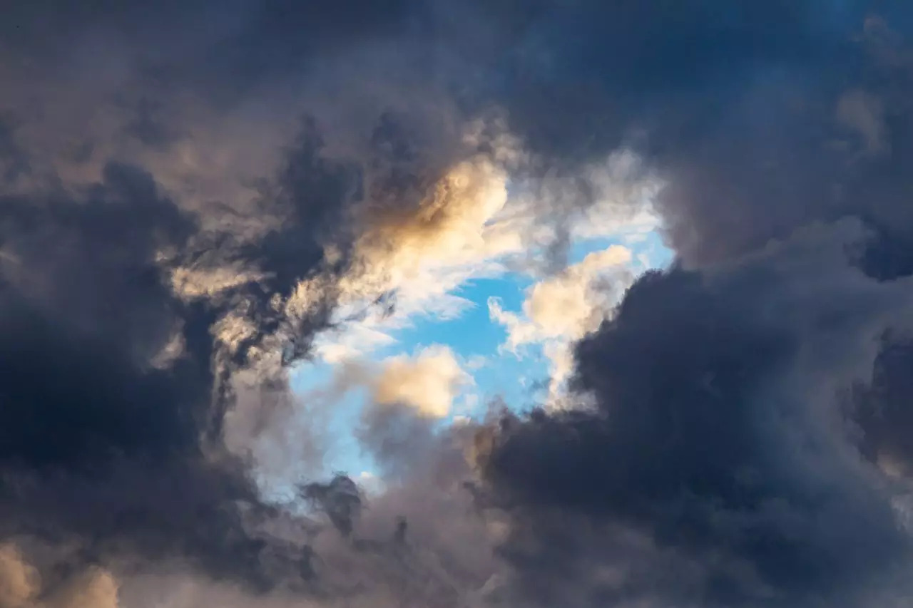 Sol deve voltar a predominar no Vale nesta quarta (12), mas litoral ainda tem nebulosidade; veja a previsão do tempo