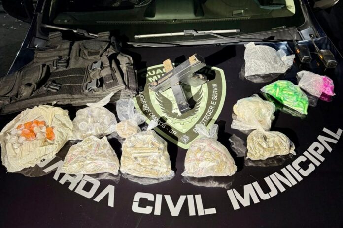 GCM apreende armas e drogas em operação no Banhado, em São José GCM apreende armas e drogas em operação no Banhado, em São José