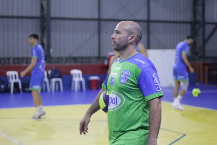 Sem vencer há 7 jogos, Vôlei São José anuncia saída do técnico Reinaldo Bacilieri Sem vencer há 7 jogos, Vôlei São José anuncia saída do técnico Reinaldo Bacilieri
