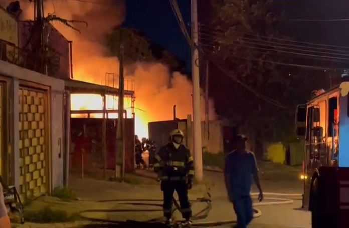 Incêndio atinge galpão de recicláveis na região do Ouro Verde