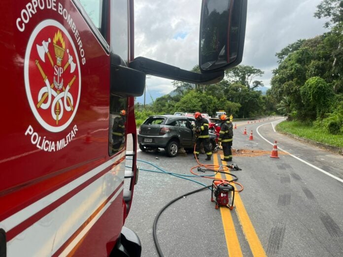 Casal de idosos morre em acidente na Rio-Santos, em Ubatuba
