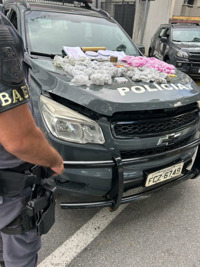 Jovem de 21 anos é preso com quase 2 mil porções de drogas em Taubaté Jovem de 21 anos é preso com quase 2 mil porções de drogas em Taubaté