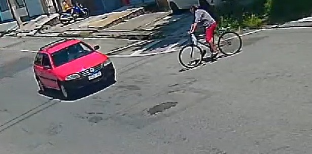 VÍDEO: Ciclista de 64 anos morre em acidente de trânsito, em Jacareí VÍDEO: Ciclista de 64 anos morre em acidente de trânsito, em Jacareí