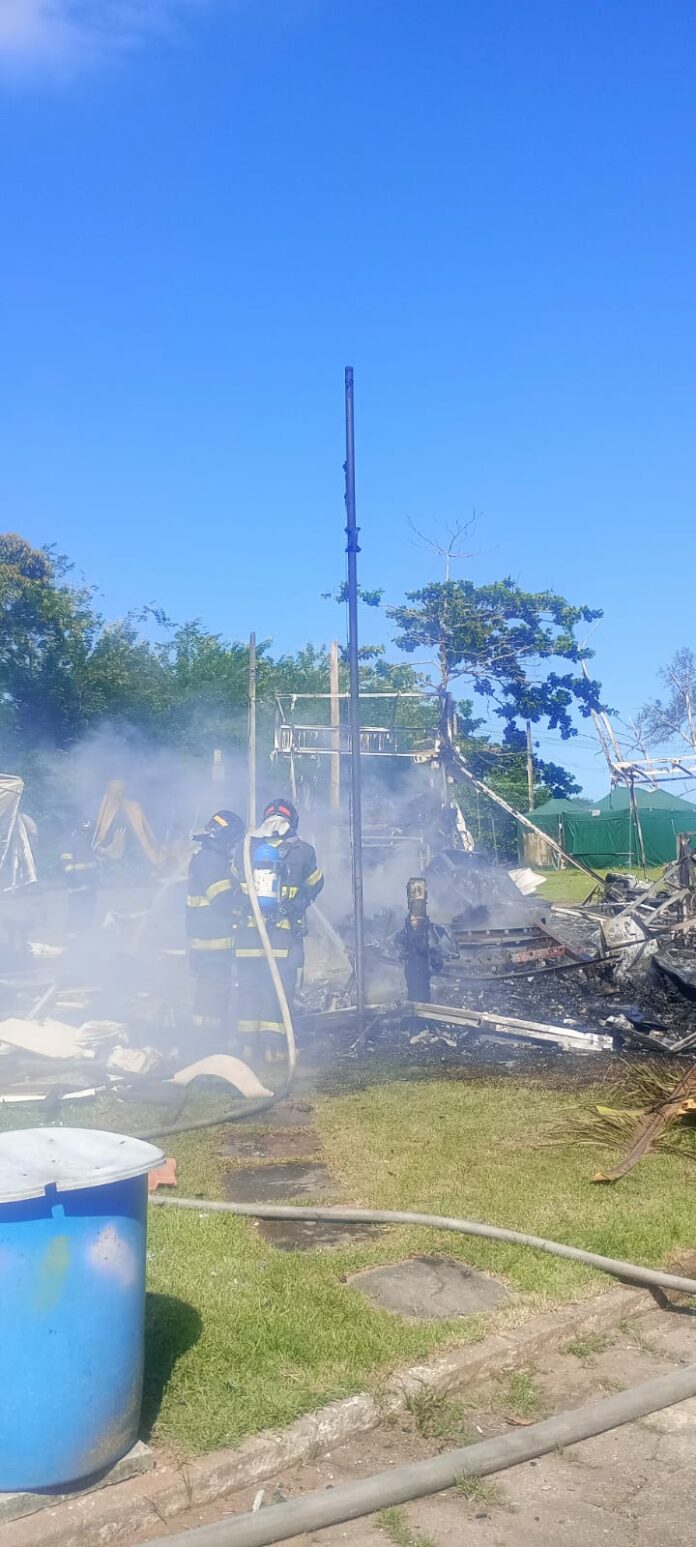 Incêndio atinge dois trailers em camping de Ubatuba Incêndio atinge dois trailers em camping de Ubatuba