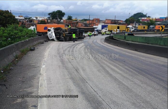 caminhão tomba anchieta