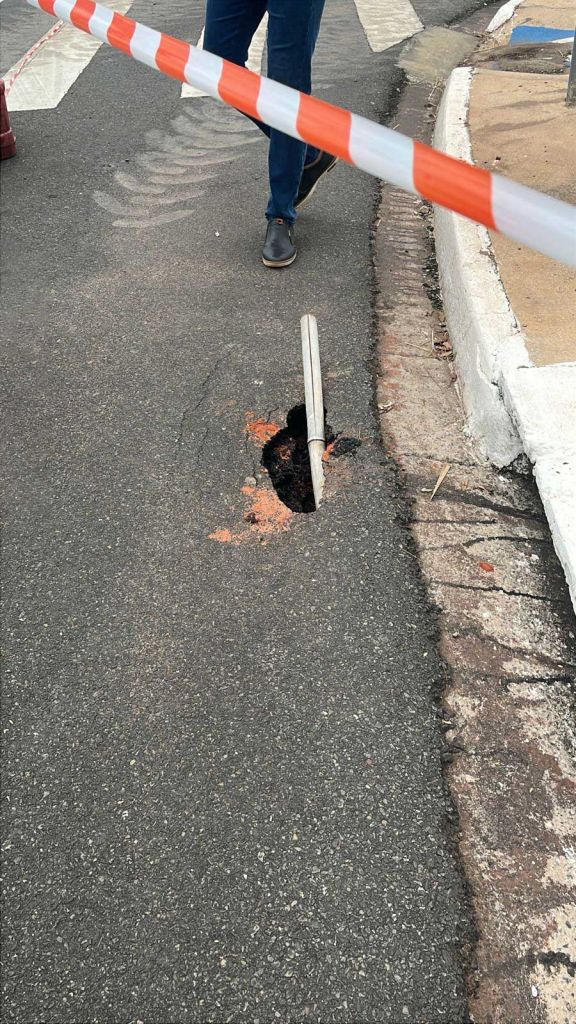 novo-buraco-aparece-no-trecho-interditado-da-avenida-pompeu Foto: Divulgação