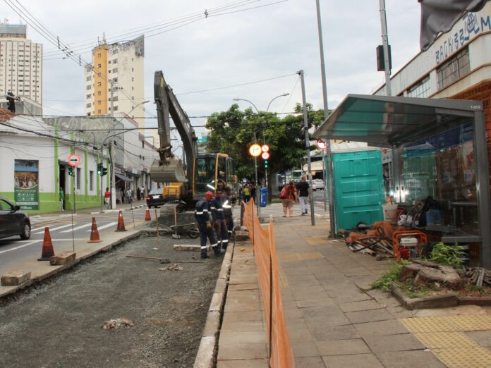 Obras pavimento rígido (1) Trecho da Avenida Anchieta em obras: 39 linhas de ônibus afetadas