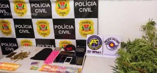 Polícia prende cinco pessoas durante operação contra o tráfico de drogas em Roseira