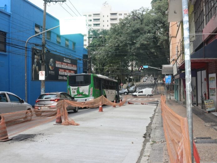 Região do Taquaral recebe obras de concretagem de ponto de ônibus