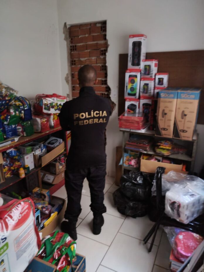 Polícia Federal investiga desvio de material escolar e furto de merenda no interior de São Paulo Polícia Federal investiga desvio de material escolar e furto de merenda no interior de São Paulo