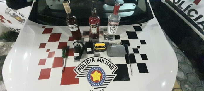 Homem é preso após ser flagrado furtando bar de Guaratinguetá