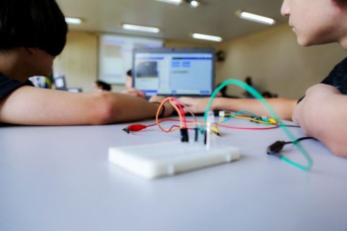 Sesi Taubaté abre inscrições para curso gratuito de robótica voltado a adolescentes Sesi Taubaté abre inscrições para curso gratuito de robótica voltado a adolescentes