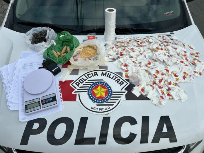 Homem é preso por tráfico de drogas em Guaratinguetá; mais de 700g de entorpecentes foram apreendidos Homem é preso por tráfico de drogas em Guaratinguetá; mais de 700g de entorpecentes foram apreendidos