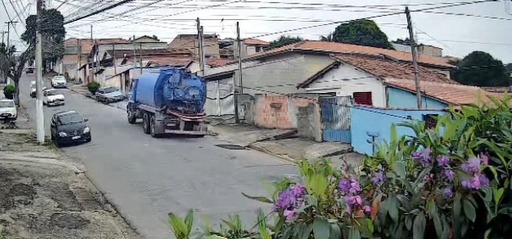 VÍDEO: Câmeras de segurança flagram o momento em que caminhão perde o freio e destrói casas em Taubaté