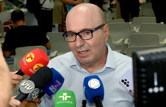 Dário Saadi apresenta proposta para contratação de médicos para telemedicina em todo país