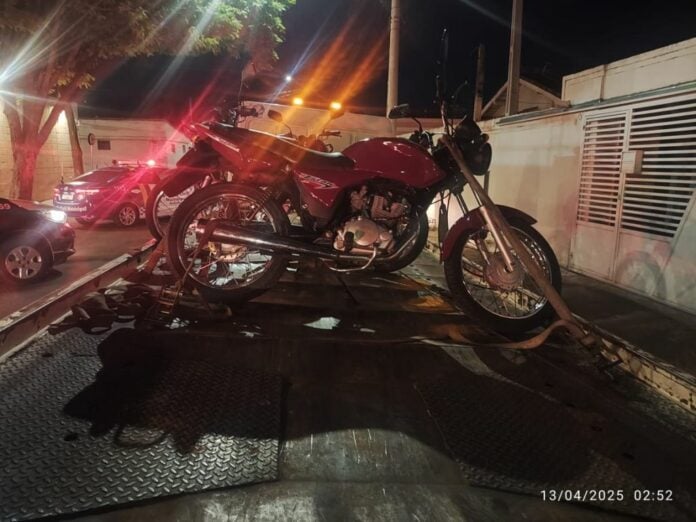 guarda-municipal-de-aracatuba-flagra-condutor-na-contramao-e-apreende-motocicleta-sem-documentacao Foto: Divulgação
