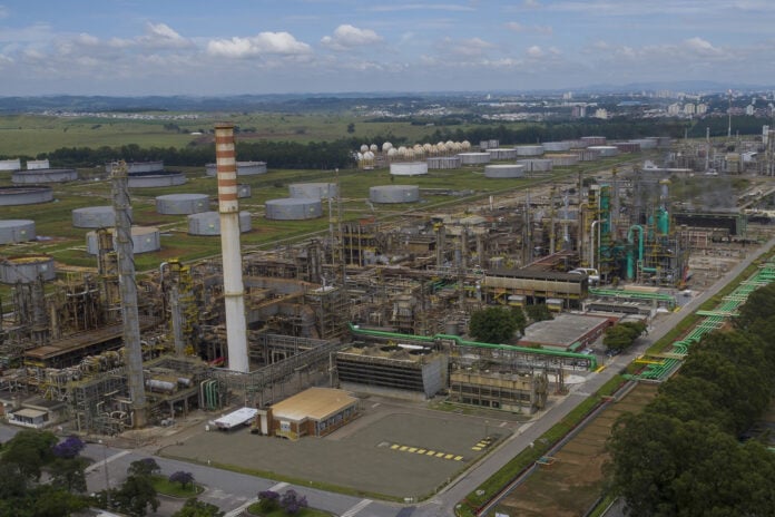 Prefeitura abre cadastro online para processo seletivo das 5 mil vagas de trabalho na parada técnica da Revap; veja como se inscrever Prefeitura abre cadastro online para processo seletivo das 5 mil vagas de trabalho na parada técnica da Revap; veja como se inscrever