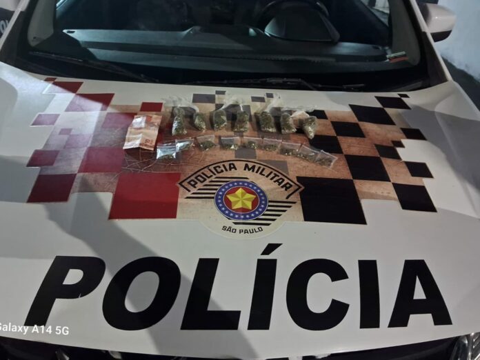 Adolescente é apreendido por tráfico de drogas em Lorena Adolescente é apreendido por tráfico de drogas em Lorena