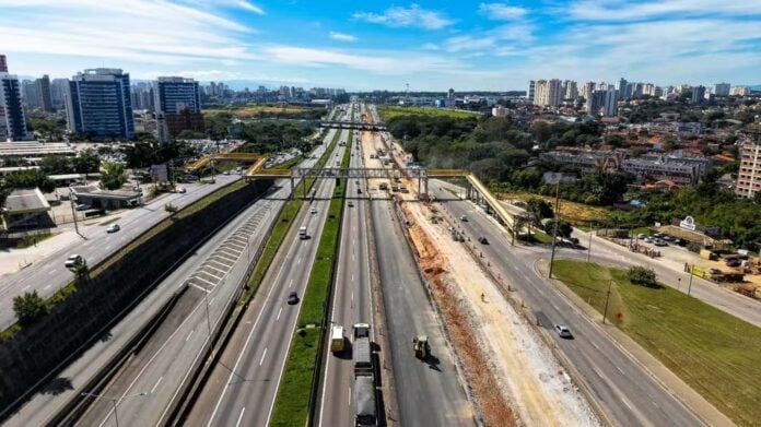 Obra em passarela vai desviar trânsito da Dutra em São José dos Campos neste fim de semana