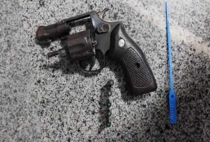 Homem morre em troca de tiros com a PM durante ação contra o tráfico em Lorena Homem morre em troca de tiros com a PM durante ação contra o tráfico em Lorena